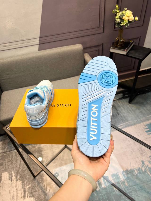 LV's top version new purchasing quality LV~Louis Vuitton Lv TRAINER's best looking sports shoes, donkey brand vigorously promotes new products, official website limited edition retro basketball sports shoes! High top and low top both spend a lot of m