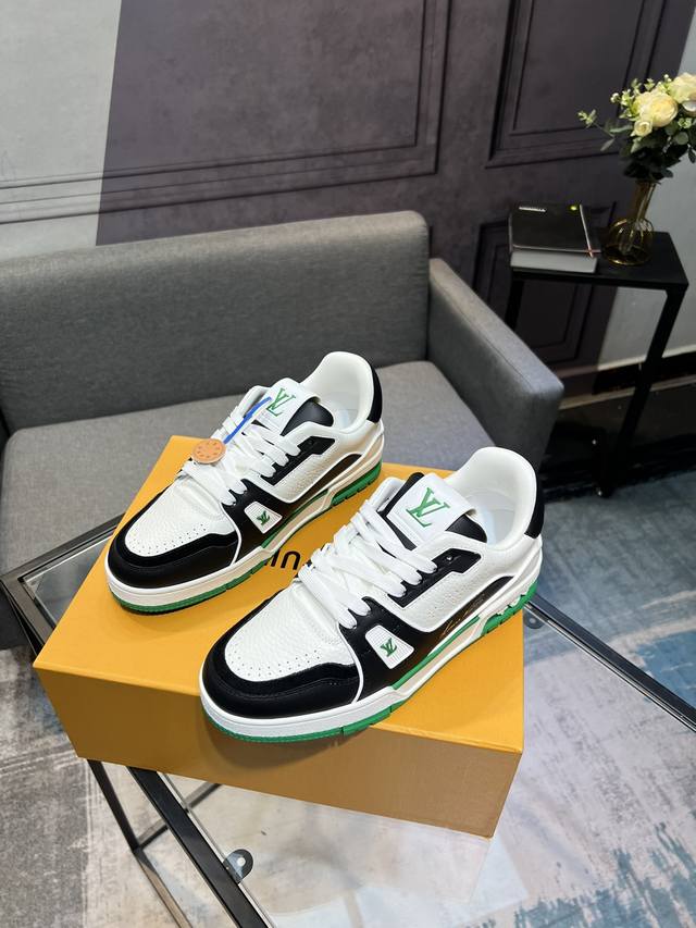 LV's top version new purchasing quality LV~Louis Vuitton Lv TRAINER's best looking sports shoes, donkey brand vigorously promotes new products, official website limited edition retro basketball sports shoes! High top and low top both spend a lot of m
