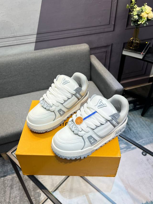 LV Top Version Fat Ding New Purchasing Quality LV~Louis Vuitton Lv TRAINER's Best Looking Sneakers, Donkey Brand Promotes New Products, Official Website Limited Edition Retro Basketball Sneakers! High top and low top both spend a lot of money to purc