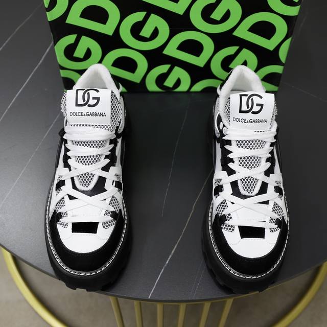 Official website synchronization, couple style DOLCE