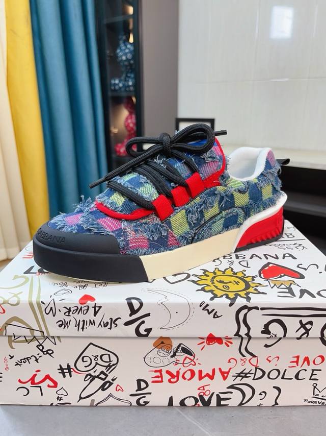 The original imported top layer cowhide and sheepskin lining of Dolce&Gabbana DG at factory price is lightweight, comfortable, versatile, and the original special outsole is highly favored by trendy men. The quality is exquisite and luxurious, exceed