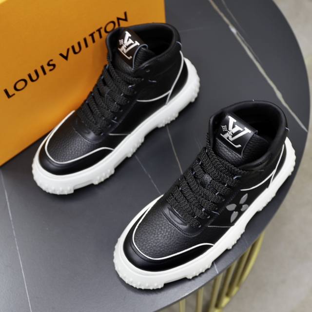 The official price of the new Louis Vuitton * L * V SPACE Lander casual shoes from LV is RMB. This casual shoe comes from the 2024 early autumn series and is made of Monoarm denim fabric. The official price of the new Louis Vuitton * L * V SPACE Land
